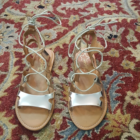 New sandals - Picture 1 of 4